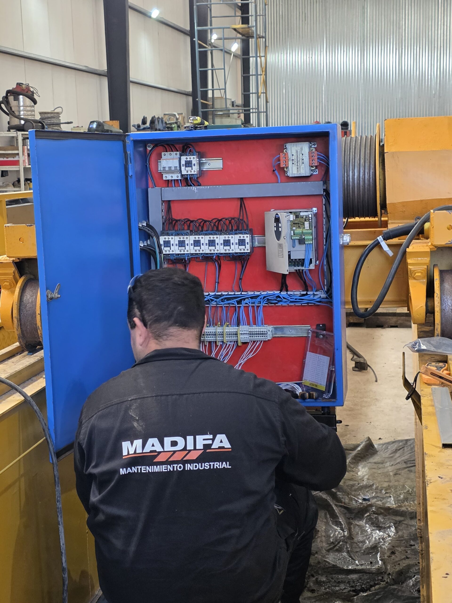 Mantenimiento industrial: intervención técnica en tablero